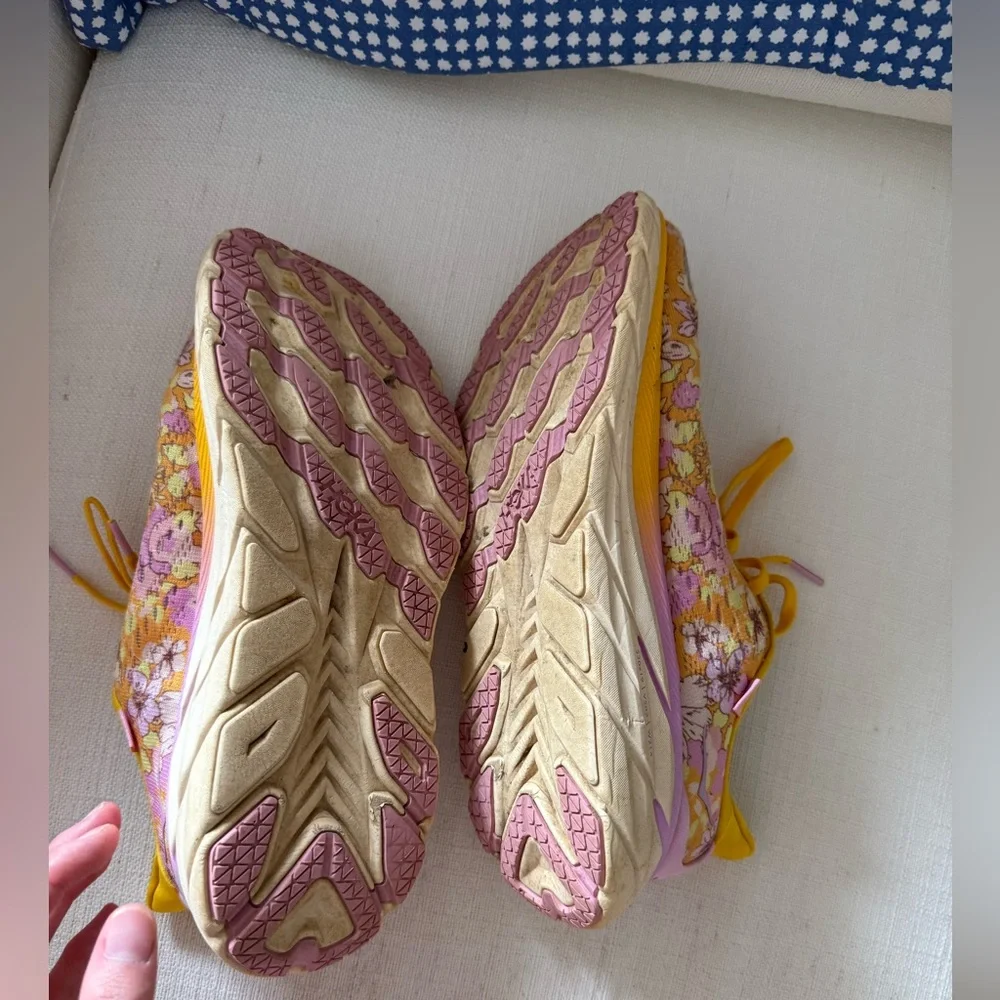 HOKA X FREE PEOPLE MOVEMENT CLIFTON SIZE 9 - Picture 5 of 5